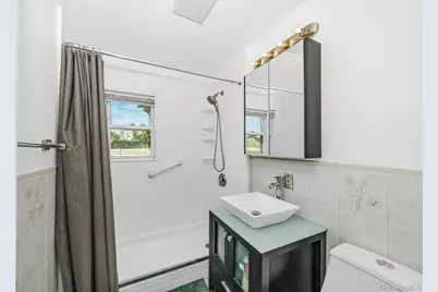 87 E Fenimore Street, Valley Stream, NY 11580 - Photo 17