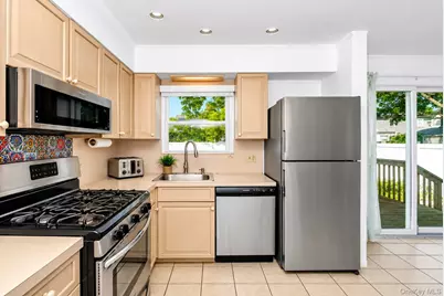 87 E Fenimore Street, Valley Stream, NY 11580 - Photo 13