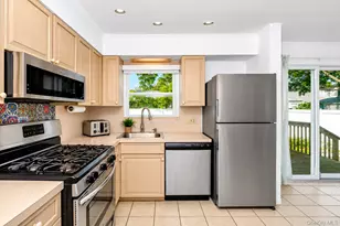 87 E Fenimore St, Valley Stream, NY 11580 - Photo 13