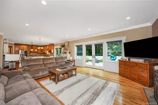 154 A Stony Hollow Rd, Greenlawn, NY 11740 - Photo 15