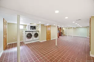 98-19 160th Ave, Howard Beach, NY 11414 - Photo 19
