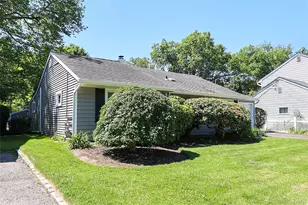 12 Ronan Rd, Glen Cove, NY 11542 - Photo 3