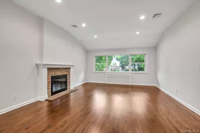 18 Pine Drive N, Roslyn, NY 11576 - Photo 3