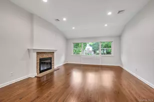 18 Pine Dr N, Roslyn, NY 11576 - Photo 3