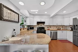 84 Wilson Blvd, New Hyde Park, NY 11040 - Photo 9