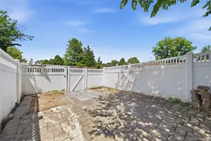 157-49 9th Ave, Whitestone, NY 11357 - Photo 17