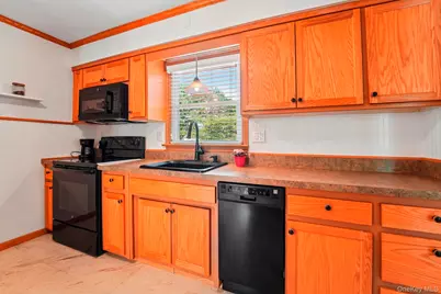 28 Park Hill Drive, New Windsor, NY 12553 - Photo 13