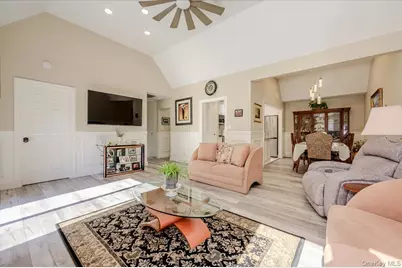 174 Southgate Crescent, Massapequa Park, NY 11762 - Photo 3