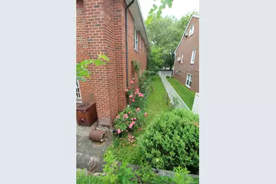 1039 Throggs Neck Expressway, Bronx, NY 10465 - Photo 11