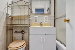 142-05 Roosevelt Ave, Flushing, NY 11354 - Photo 15