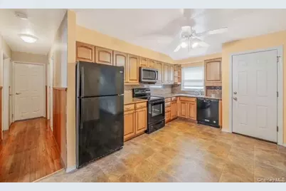 34 Stewart Street, Bay Shore, NY 11706 - Photo 11