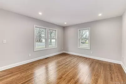 479 Woodbury Road, Plainview, NY 11803 - Photo 9