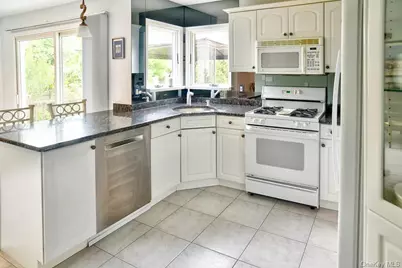 18 Bailey Avenue, Babylon, NY 11702 - Photo 7