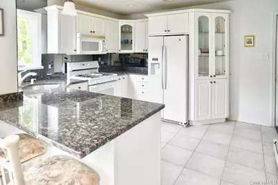 18 Bailey Avenue, Babylon, NY 11702 - Photo 7