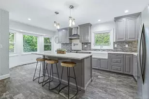 6 Blenheim Ct, Rockville Centre, NY 11570 - Photo 11