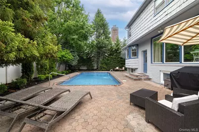 6 Blenheim Court, Rockville Centre, NY 11570 - Photo 5