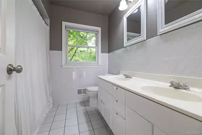 6 Blenheim Court, Rockville Centre, NY 11570 - Photo 19