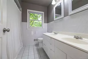 6 Blenheim Ct, Rockville Centre, NY 11570 - Photo 19