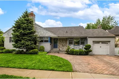 6 Blenheim Court, Rockville Centre, NY 11570 - Photo 1