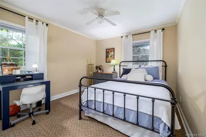 6 Blenheim Court, Rockville Centre, NY 11570 - Photo 17