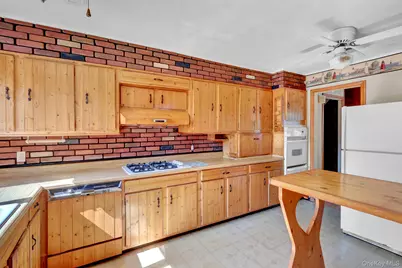 1456 Peters Boulevard, Bay Shore, NY 11706 - Photo 17