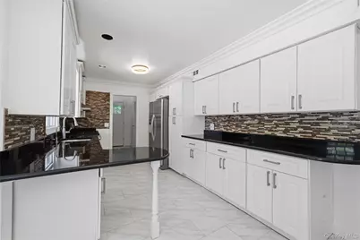 7 New Jersey Court, Dix Hills, NY 11746 - Photo 17