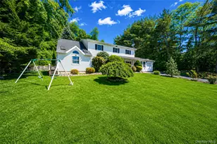 7 New Jersey Ct, Dix Hills, NY 11746 - Photo 3