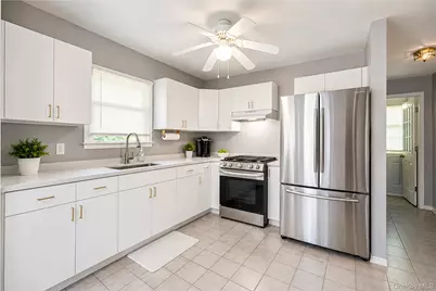 7 New Jersey Court, Dix Hills, NY 11746 - Photo 43