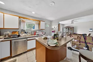 2 Dawn Ln, Hicksville, NY 11801 - Photo 11