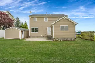 374 Rider Ave, Patchogue, NY 11772 - Photo 21