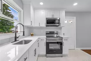 466 44th St, Copiague, NY 11726 - Photo 5