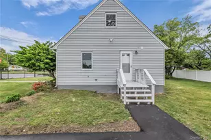466 44th St, Copiague, NY 11726 - Photo 19