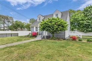 466 44th St, Copiague, NY 11726 - Photo 3