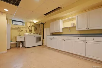 225 Crocus Avenue, Floral Park, NY 11001 - Photo 31
