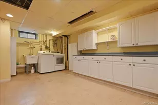 225 Crocus Ave, Floral Park, NY 11001 - Photo 31