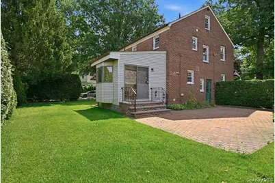 225 Crocus Avenue, Floral Park, NY 11001 - Photo 35