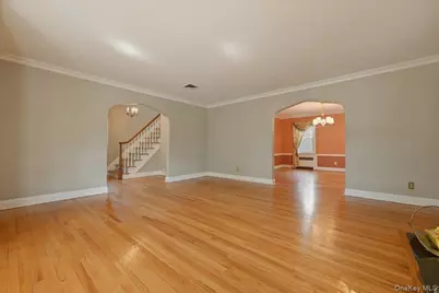 225 Crocus Avenue, Floral Park, NY 11001 - Photo 7