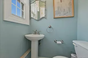 225 Crocus Ave, Floral Park, NY 11001 - Photo 17
