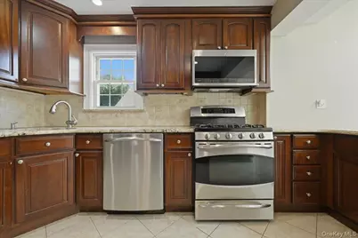 225 Crocus Avenue, Floral Park, NY 11001 - Photo 13