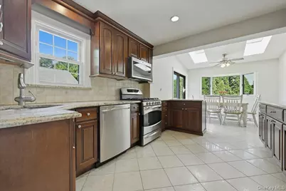 225 Crocus Avenue, Floral Park, NY 11001 - Photo 15