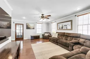 36 Richard Ave, Islip Terrace, NY 11752 - Photo 5