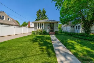 262-09 E Williston Ave, Floral Park, NY 11001 - Photo 25