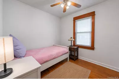 26209 E Williston Avenue, Floral Park, NY 11001 - Photo 11