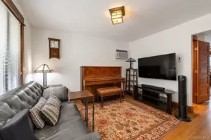 262-09 E Williston Ave, Floral Park, NY 11001 - Photo 7