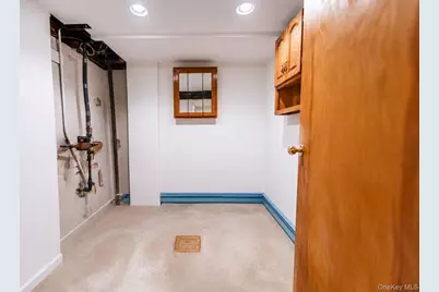 26209 E Williston Avenue, Floral Park, NY 11001 - Photo 23