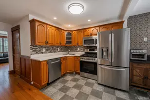 262-09 E Williston Ave, Floral Park, NY 11001 - Photo 9