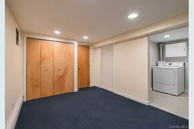 26209 E Williston Avenue, Floral Park, NY 11001 - Photo 21