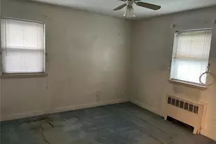 27 Elizabeth Dr, Bethpage, NY 11714 - Photo 11