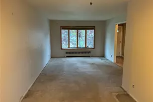 27 Elizabeth Dr, Bethpage, NY 11714 - Photo 7