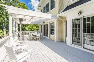 1330 Ridge Rd, Syosset, NY 11791 - Photo 9